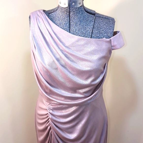 🎉Host Pick🎊Women's Elegant Mauve Evening Gown - Picture 3 of 12